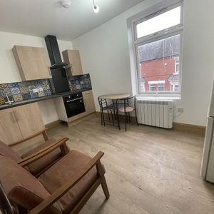 1 bedroom flat to rent - Photo 2