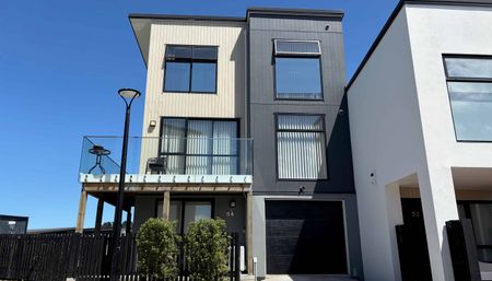 Charming, Spacious Family Living in a Sun-Filled Setting - Photo 4