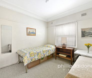 NEAT 3-BEDROOM HOUSE - Photo 2