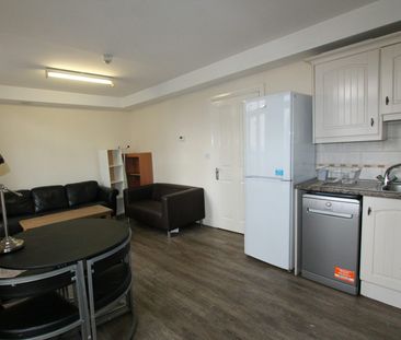 Flat to rent on - Photo 1