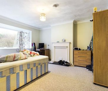 4 bedroom semi-detached house to rent - Photo 2