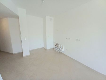 AIX LA DURANNE APPARTEMENT 2 PIECES RECENT TERRASSE ET GARAGE, - Photo 2