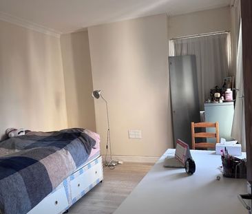 Room in a Shared Flat, Melrose Road, HA5 - Photo 1