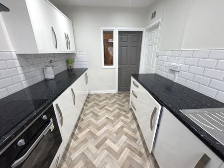 2 bedroom terraced house to rent - Photo 4