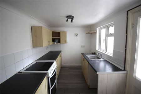 2 bedroom terraced house to rent - Photo 4