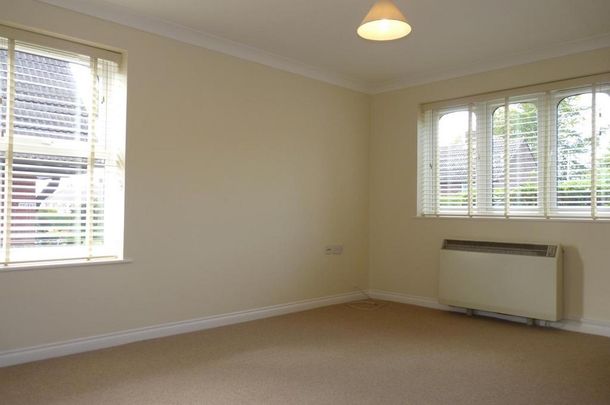1 bedroom ground floor flat to rent - Photo 1