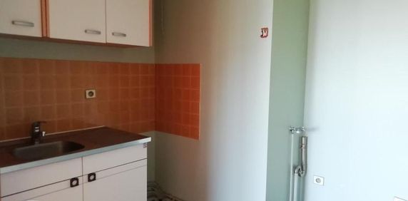 Location Appartement 1 pièce 33m² CHATEAUROUX 36000 - Photo 2