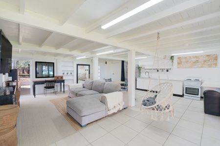 Beachfront & fully furnished!! - Photo 2