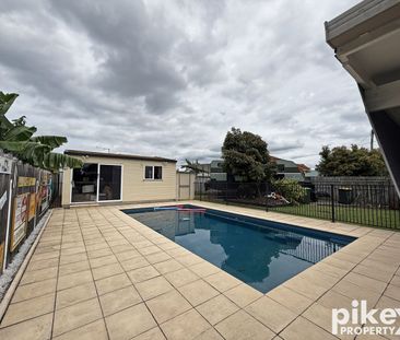 4 Bedroom Family Home - In ground pool! - Photo 6