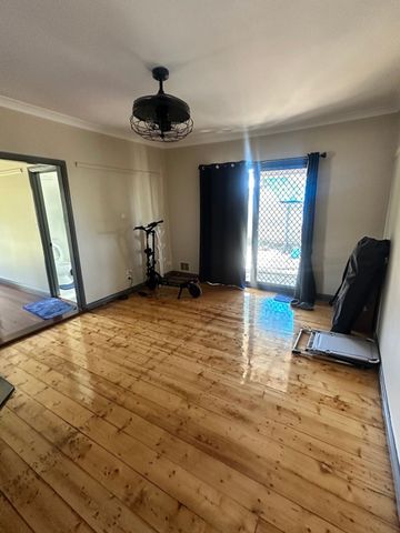 This well-presented 3 bedroom, 1 bathroom home offers functional low maintenance living. - Photo 2