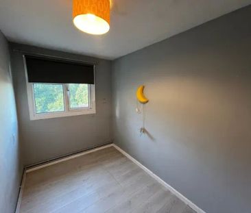 Broadfield 2 bedroom flat to rent - Photo 2