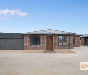 Luxury Living at Its Finest - 8/6 Blake Court, Truganina! - Photo 4