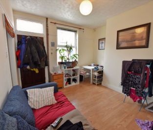 1 bedroom House in Autumn Avenue, Leeds - Photo 2