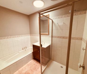 Spacious Family Home in the South! - Photo 6