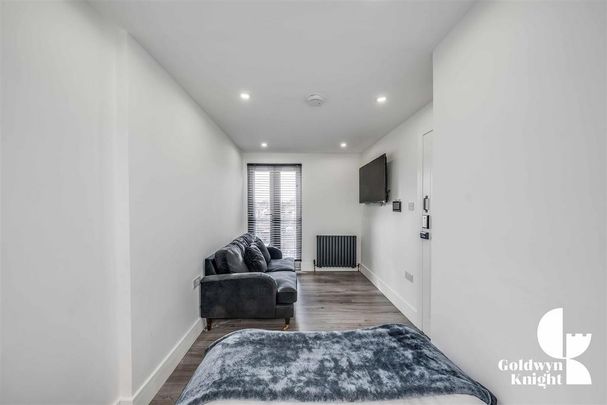 1 bedroom in a house share to rent - Photo 1