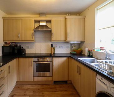 3 bedroom semi-detached house to rent - Photo 4