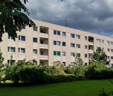 Wohntraum im Erdgeschoss: Großes Wohnzimmer und sonnige Loggia - Foto 3