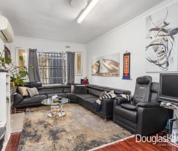 “Charming 2-Bedroom Home in Prime Location” - Photo 4