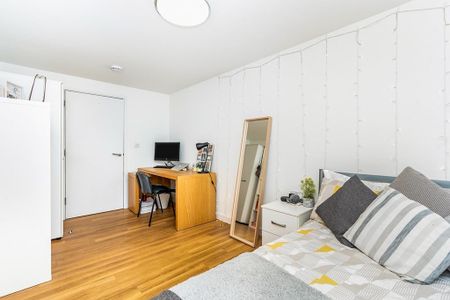 4 bedroom flat to rent - Photo 3