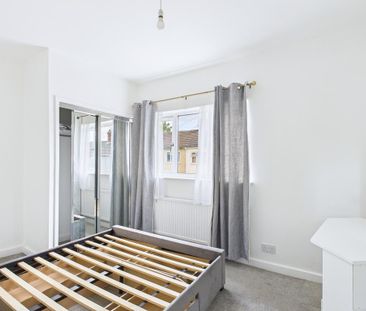2 bedroom end of terrace house to rent - Photo 3
