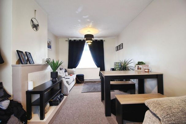 3 bedroom end of terrace house to rent - Photo 1