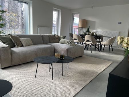 Centraal gelegen nieuwbouwappartement met 2 slaapkamers, terras én staanplaats - Foto 2