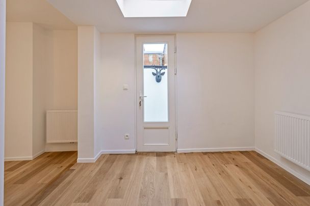 Te huur: GEMEUBELD - Gerenoveerde Rijwoning in het Centrum van Brugge - Photo 1