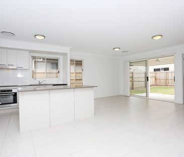 4 Bedroom Contemporary Home with Ducted Air Con - Photo 6