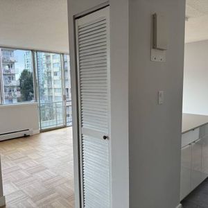 1 Bedroom 1 Bathroom Near Downtown, English Bay Sunset Beach - Photo 2