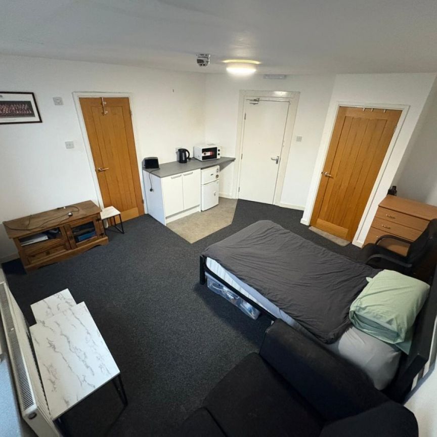 1 bed Studio - To Let - Photo 1