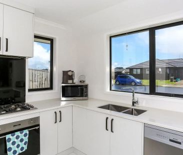 Spacious Family Home on a Quiet Cul-de-Sac - Photo 3