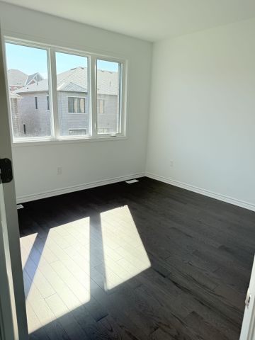 For Lease - 1250 Wheat Boom Drive, Oakville, Ontario - Photo 3