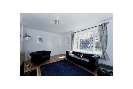 4 Bed Terraced House, Sandmere Road, SW4 - Photo 2