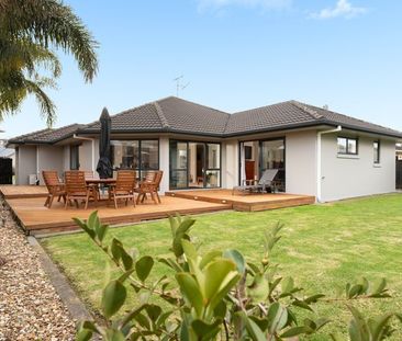 Charming 4BR Matua Retreat! - Photo 3