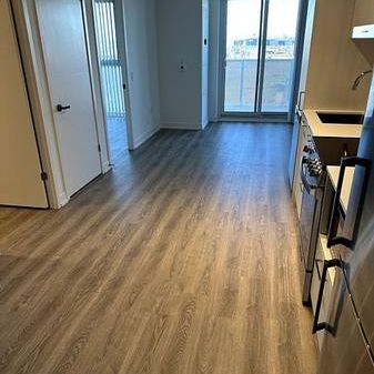 Hwy 400/Highway 7-Luxurious 1Bdrm+Den 1Bath 1Locker - Photo 1