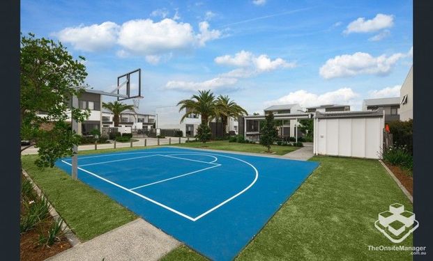 Stylish Townhouse Living in the Heart of Hope Island - Photo 1