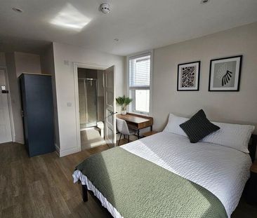 1 bedroom in a house share to rent - Photo 3
