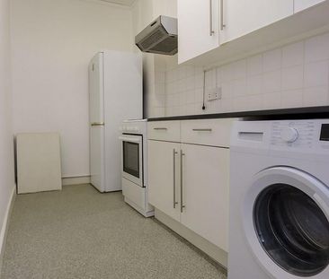 3 bedroom flat to rent - Photo 3