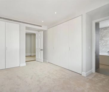 3 bedroom flat in London - Photo 3