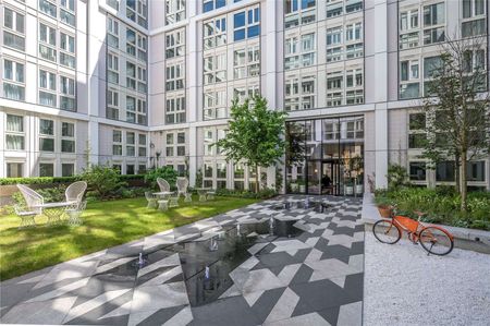 Fourth floor of the highly regarded Lincoln Square, a luxury studio bedroom apartment situated within the picturesque Lincoln's Square. - Photo 2