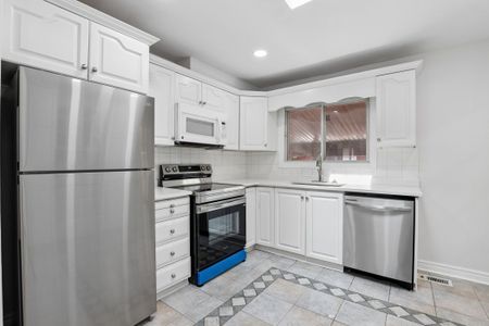 For Lease - 211 HARCOURT Avenue, Woodroffe, Ontario - Photo 3