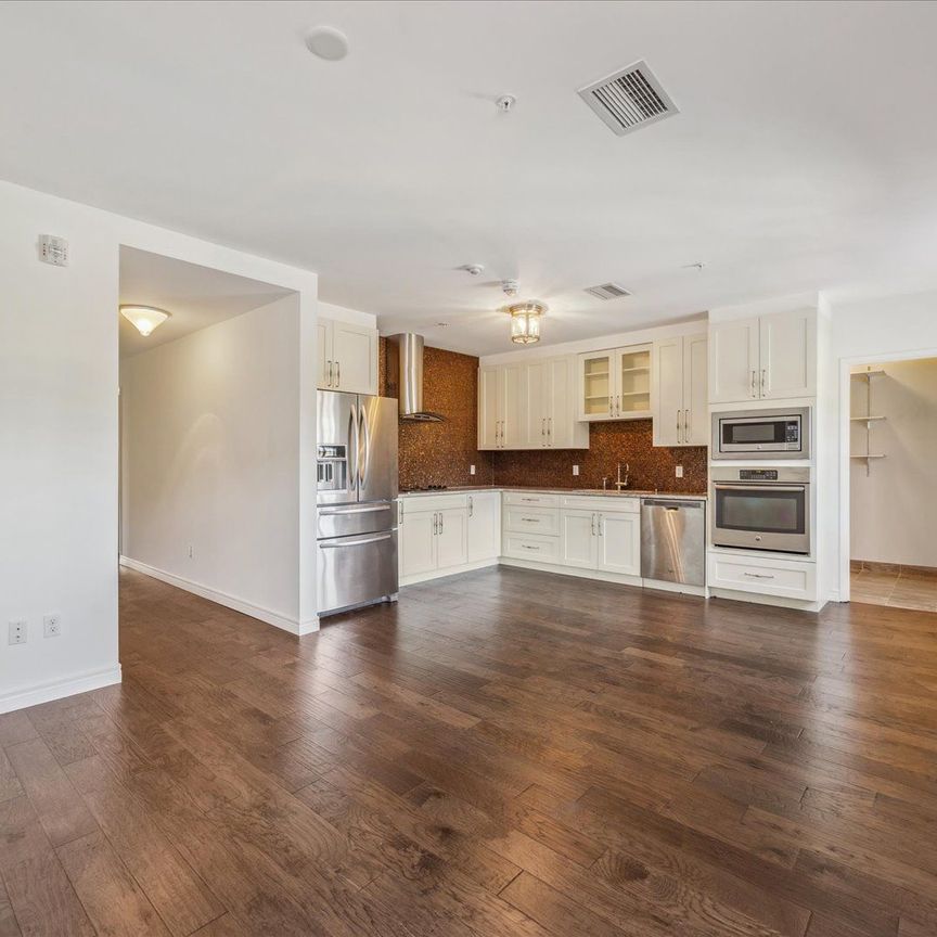 For Lease - 38 Walton Street Unit# 308, Port Hope, Ontario - Photo 1