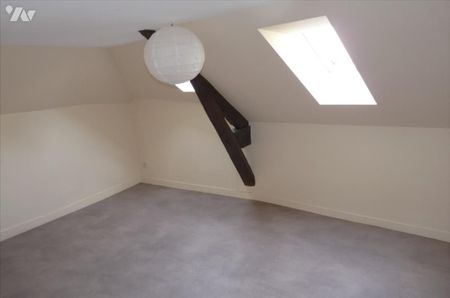 A louer à Gorron(53), centre-ville, un appartement comprenant une entrée. Au 1er étage, une cui... - Photo 2