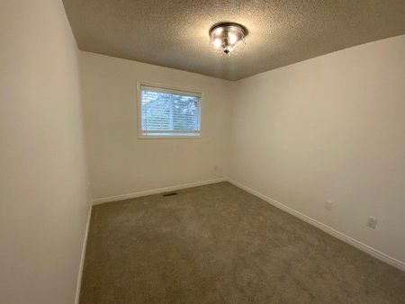 For Lease - 15 Inglis Avenue, Clarington, Ontario - Photo 4