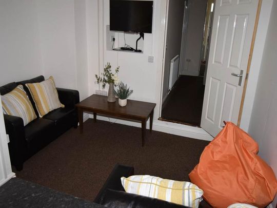 4 bedroom house to rent - Photo 1