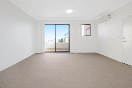 Oversized Two Bedroom Apartment In The Heart Of Westmead - Photo 3