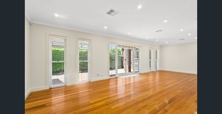 Spacious 3 Bedroom Townhouse - Photo 4