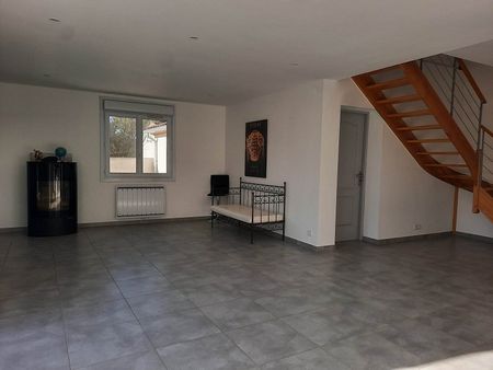 Location Maison 7 pièces 217m² LUNEL 34400 - Photo 2