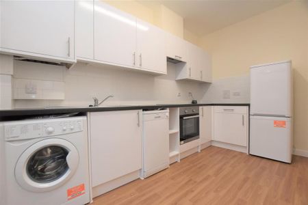 2 bedroom semi-detached house to rent - Photo 4