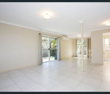Immaculately presented 2 Bedroom Townhouse!! - Photo 1